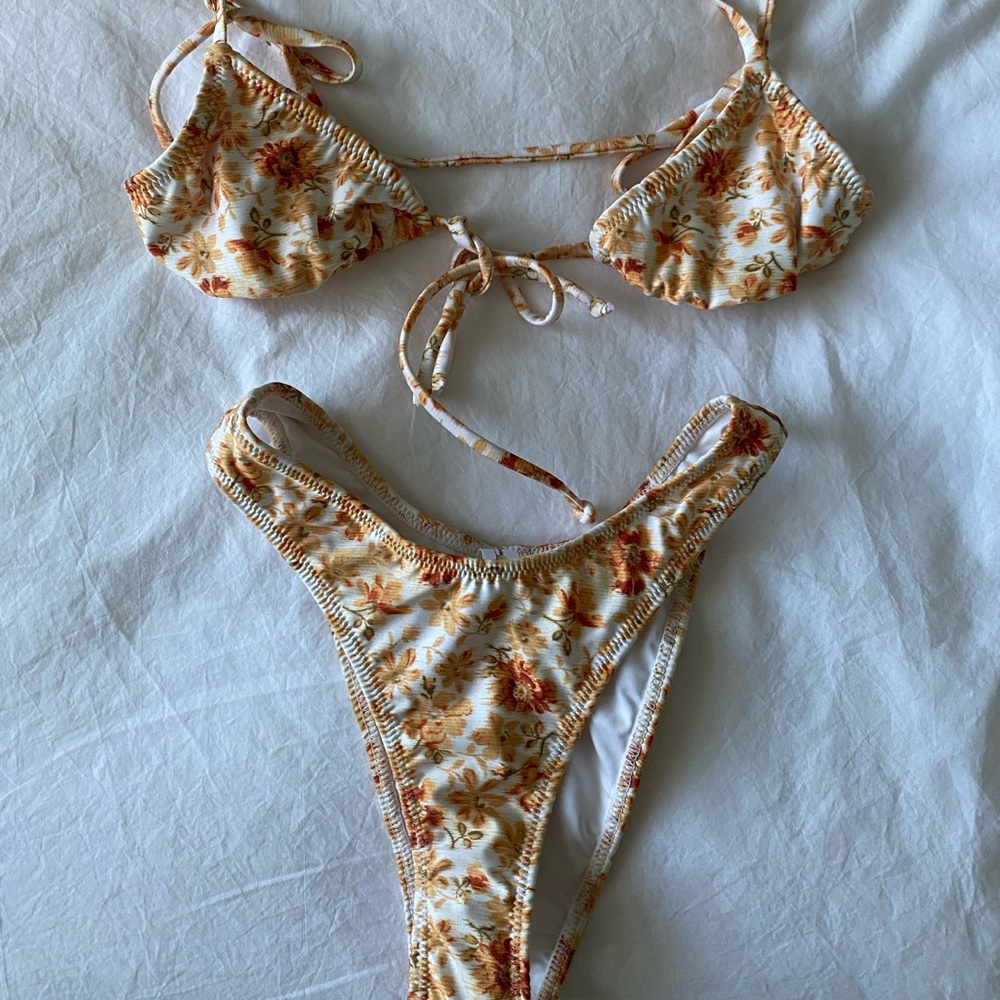 Heavy Manners Hitchin a ride bikini